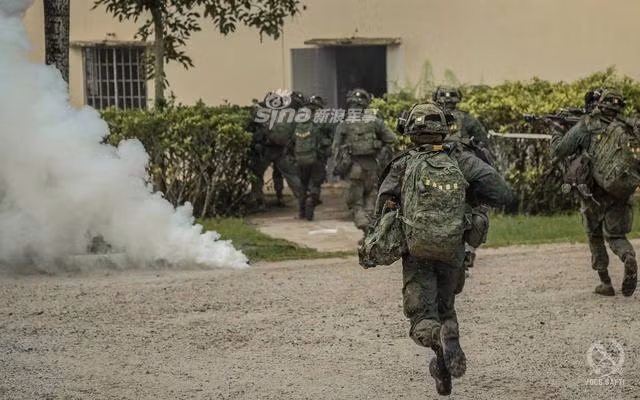 Cuối tháng 6 vừa qua, quân đội Singapore lại vừa tổ chức một cuộc diễn tập quy mô lớn. Lần này, cuộc diễn tập sẽ lấy bối cảnh là tác chiến trong môi trường đô thị với sự tham gia chủ yếu của lực lượng bộ binh. Nguồn ảnh: Sina.