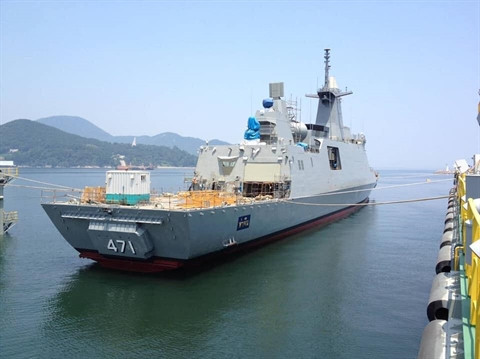 Tổng cộng, Hải quân Hoàng gia Thái Lan đặt hàng 2 chiếc khinh hạm loại này từ phía Hàn Quốc, tàu được đóng bởi Daewoo Shipbuilding &amp; Marine Engineering. Theo truyền thông Hàn Quốc, mẫu khinh hạm DW-3000F này được Deawoo phát triển từ mẫu khu trục hạm Kwanggaeto. Nguồn ảnh: Thainavy.