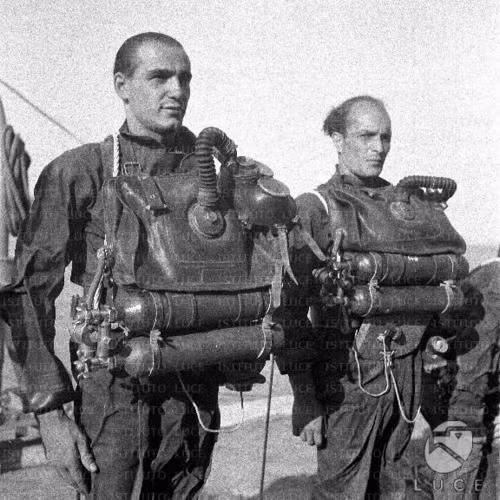 Ra đời từ trước Chiến tranh Thế giới thứ hai, lực lượng biệt kích người nhái của Italy được đánh giá là một trong những lực lượng đặc nhiệm lâu đời và nguy hiểm bậc nhất thế giới suốt từ sau Chiến tranh Thế giới thứ hai tới nay. Nguồn ảnh: Luce.