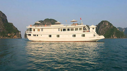 Con tàu được cho là tàu Paragon Cruise. Ảnh: Thanh niên