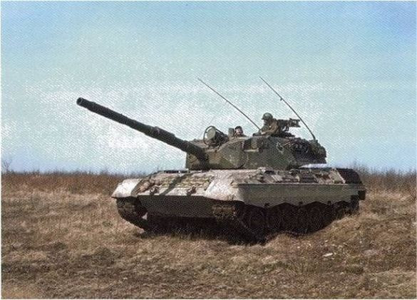 Giới quan sát cho rằng rất có thể Canada muốn khách hàng của họ mua cả lô 50 chiếc thay vì xé lẻ ra làm nhiều lô, mỗi lô vài chiếc bán cho nhiều nước khác nhau. Chính vì việc bắt khách hàng mua "trọn gói" đã khiến không mấy quốc gia mặn mà với đống sắt thép đã 40 tuổi này. Nguồn ảnh: Tienxie.