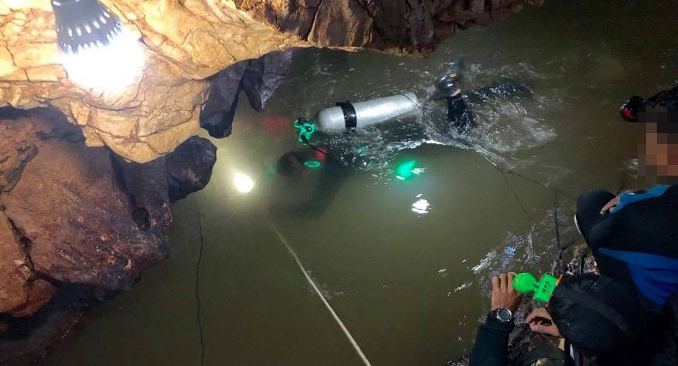 Hình ảnh biệt kích hải quân Thái Lan tham gia chiến dịch giải cứu đội bóng mất trong hang Tham Luang. Nguồn ảnh: The Nation.