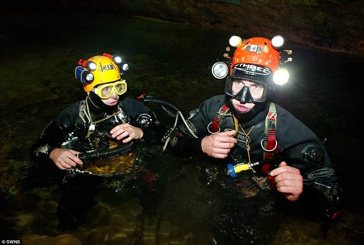 Những thông tin mà họ thu thập được được đánh giá là hết sức quan trọng để giới chức Thái Lan quyết định phương án cứu hộ. Ảnh: SWINS