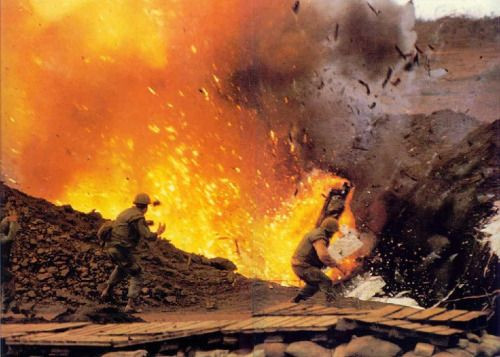 Khổ nỗi khi chưa kịp tìm hiểu hiệu quả của chiêu trò này, quân đội Mỹ với quân đội Sài Gòn lại đã chịu tổn thất nặng khi sử dụng nhầm loại đạn đặc biệt của CIA. Hàng chục lính Mỹ đã gặp nạn, thương thật hay thậm chí là tử vong do sử dụng loại đạn này. Bí mật được CIA giấu kín tới tận những năm 2000 khi giải mật tài liệu của CIA người ta mới ngã ngửa hiểu ra sự thật phũ phàng. Nguồn ảnh: Pinterest.