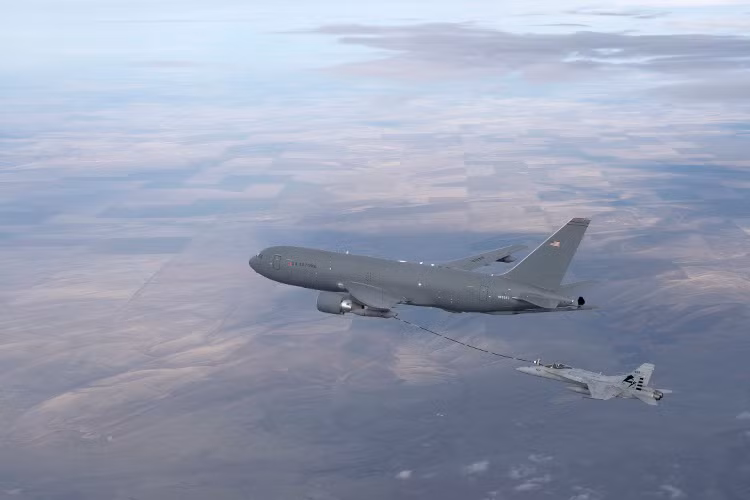KC-46 được đặt biệt danh là Pegasus, trong truyền thuyết, Pegasus là một loại ngựa có cánh và biết bay. Ngoài khả năng tiếp liệu, KC-46 vẫn hoàn toàn có khả năng chở hàng hoá và chở người như thông thường. Nguồn ảnh: Pinterest.