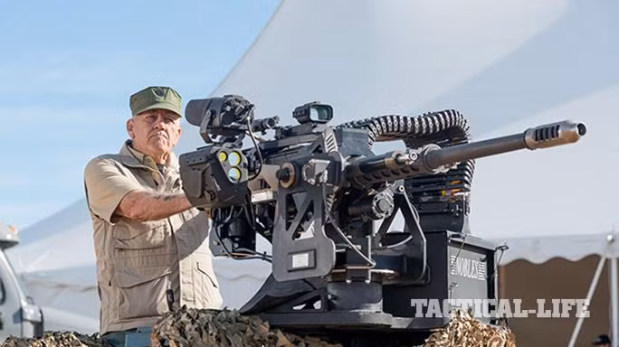 Ưu điểm của các loại súng Chain Gun đó là tốc độ bắn cực kỳ nhanh, như khẩu minigun có thể đạt tốc độ lên tới 3000 viên mỗi phút tương đương với khoảng 50 viên mỗi giây. Độ giật cực kỳ ít hoặc không có độ giật cũng là một ưu điểm đặc biệt của Chain Gun. Nguồn ảnh: Tacticallife.