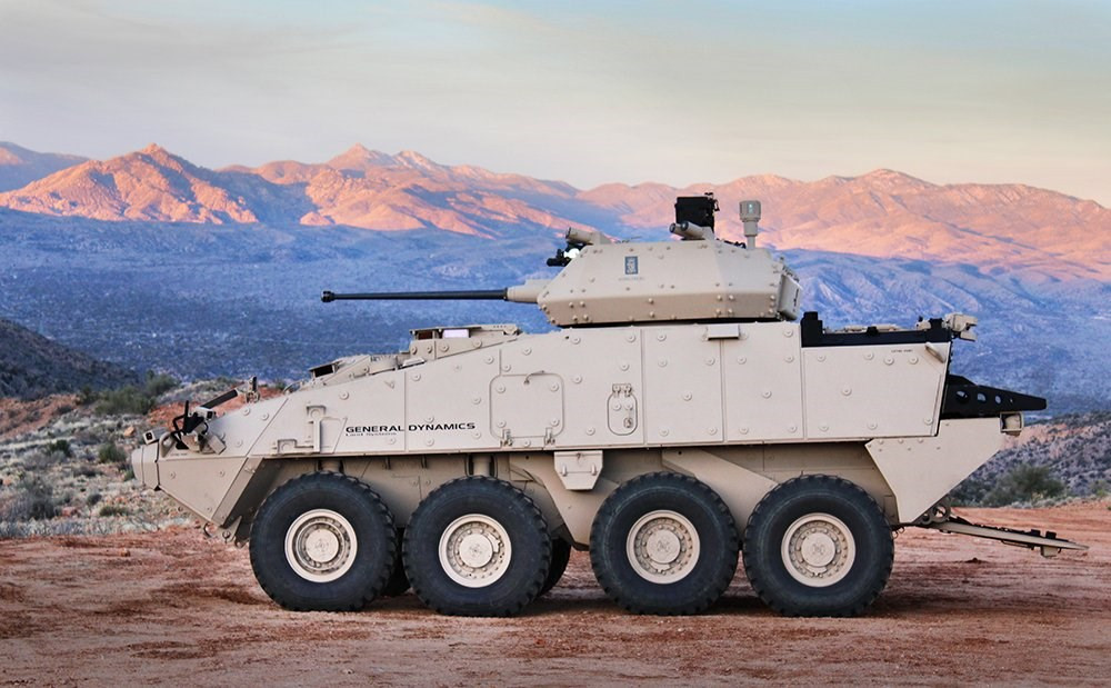 Về cơ bản, khẩu pháo tự động Mk44 Bushmaster II có thể sử dụng chung tới 70% các loại linh kiện trên khẩu M242. So với bản tiền nhiệm, Mk44 Bushmaster II có sức mạnh tăng gấp 50% trong khi đó cỡ nòng tăng 20%. Nguồn ảnh: Wiki.