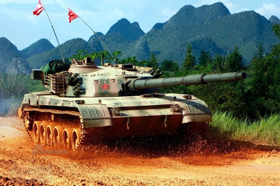 Tổng cộng toàn bộ số xe tăng "khung xương sống" của Lục quân Trung Quốc trong biên chế quân đội nước này lên tới gần 3000 chiếc bao gồm tất cả các phiên bản của loại xe tăng Type 96. Đây được đánh giá là lực lượng xe tăng có số lượng cực kỳ đông đảo, áp đảo cả lực lượng thiết giáp Mỹ và Nga trên thế giới. Nguồn ảnh: Sina.