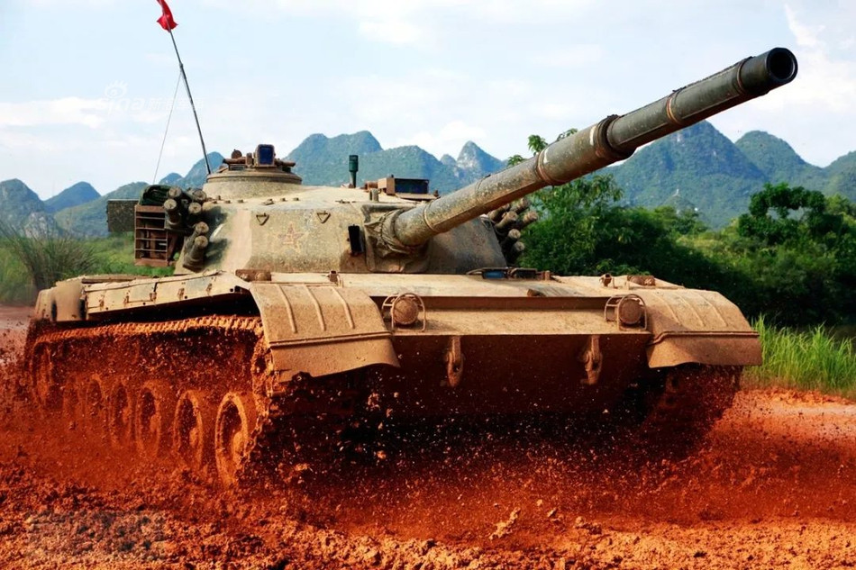 Hiện Trung Quốc đang có hai phiên bản Type 99 trong đó bao gồm khoảng 124 chiếc Type 99A và khoảng 500 chiếc Type 99. Tính tới năm 2015, Trung Quốc đã tuyên bố họ đang có 16 tiểu đoàn Type 99 và 4 tiểu đoàn Type 99A. Nguồn ảnh: Sina.