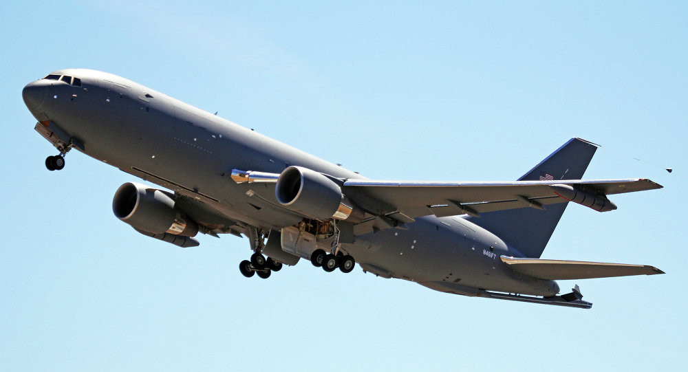 Tổng cộng Boeing KC-46 đã thực hiện 3.300 giờ bay để vượt qua được bài kiểm tra tương thích với các mẫu máy bay chiến đấu nêu trên. Nguồn ảnh: BI.