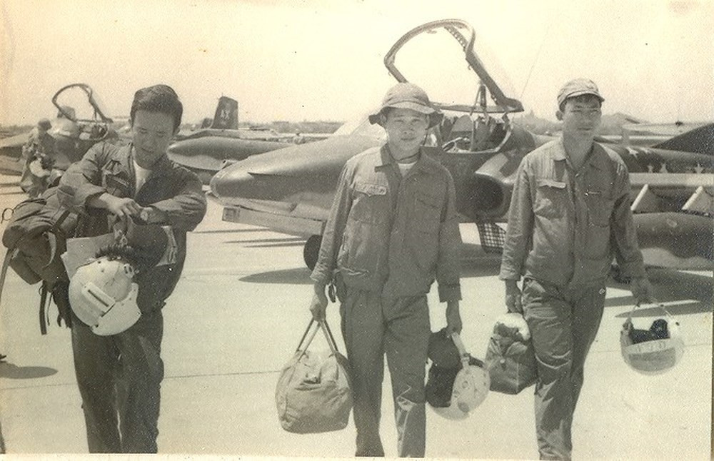 Đây là chiếc cường kích A-37B số hiệu 68-7921. Số hiệu này là số hiệu của không quân Sài Gòn, không giống với kiểu đánh số hiệu máy bay của phía Quân đội Nhân dân Việt Nam. Nguồn ảnh: QDND.