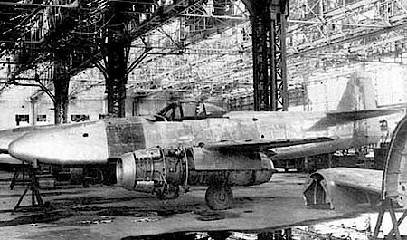 Phiên bản động cơ được Nhật chế tạo dựa trên BMW 003 mang tên Ishikawajima Ne-20. So với thiết kế nguyên mẫu của Me 262, khung thân của Nikka nhỏ hơn, cánh thẳng và có phần khá chắp vá với cánh được lấy từ chiếc A6M Zero còn bánh lái lại lấy từ máy bay ném bom P1Y. Nguồn ảnh: History.