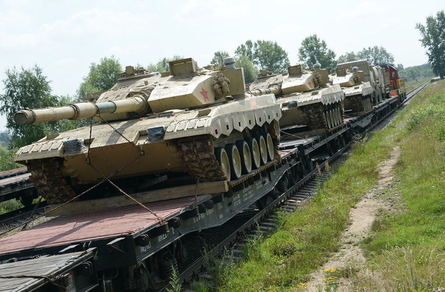 Cận cảnh những chiếc Type 96 đầu tiên của Trung Quốc đặt chân lên đất Nga. Nguồn ảnh: Bộ Quốc phòng Nga.