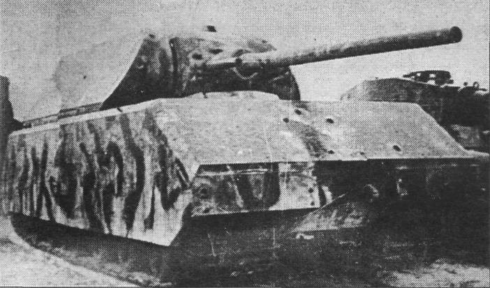 Trên các xe tăng đương thời, súng máy đồng trục đã là một thiết bị không thể thiếu. Tuy nhiên với con quái vật nặng 188 tấn này, ngoài súng máy đồng trục còn có thêm hẳn một khẩu... pháo đồng trục. Nguồn ảnh: WWII.