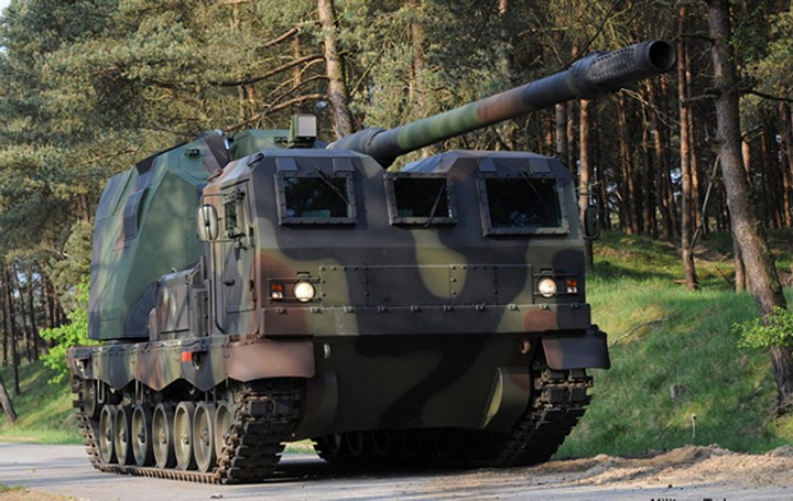  Hệ thống pháo tự hành DONAR đưa học thuyết pháo binh truyền thống lên một mức độ mới bằng việc tích hợp module pháo lên khung gầm xe có độ cơ động cao. Ảnh: military-today.