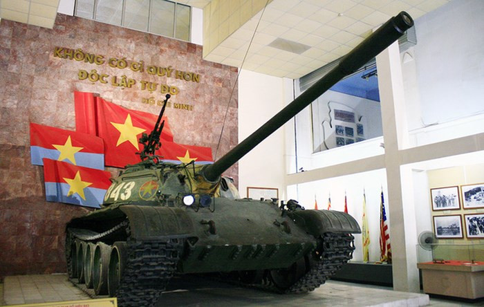 Cả hai chiếc xe tăng đầu tiên tiến vào Dinh Độc Lập đều được công nhận là Bảo Vật Quốc Gia vào năm 2012. Nguồn ảnh: Infonet.