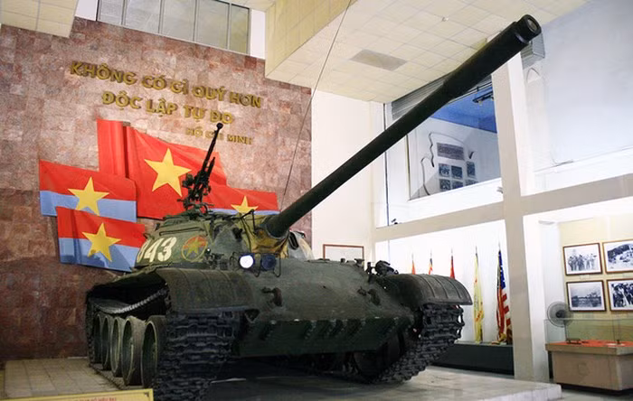 Cả hai chiếc xe tăng đầu tiên tiến vào Dinh Độc Lập đều được công nhận là Bảo Vật Quốc Gia vào năm 2012. Nguồn ảnh: Infonet.