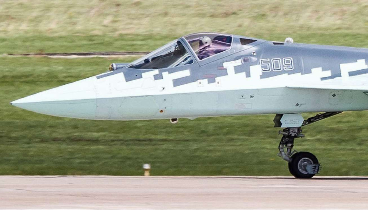 Hiện tại, PAK FA hay Su-57 đang là chiến đấu cơ thế hệ thứ 5 duy nhất của Không quân Nga. Việc phát triển một máy bay ném bom chiến lược thế hệ tiếp theo để hoạt động tương xứng với Su-57 được cho là cần thiết và đã được Moscow lên kế hoạch từ lâu. Nguồn ảnh: 123fpoto.