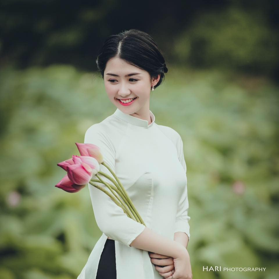 Cô được khá nhiều nhiếp ảnh gia mời làm mẫu ảnh