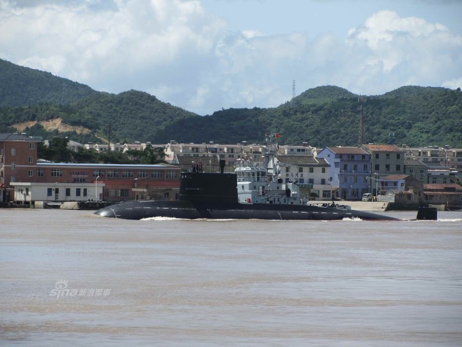 Cùng vào năm 2015, Hải quân Thái Lan và Hải quân Pakistan đã đặt bút ký hợp đồng mua tàu ngầm SS20 - tên xuất khẩu của Type 039. Phía Pakistan đã chi tới 5 tỷ USD cho tổng cộng 8 chiếc tàu ngầm loại này - nghĩa là tương đương với giá khoảng hơn 600 triệu USD cho mỗi chiếc. Nguồn ảnh: Sina.