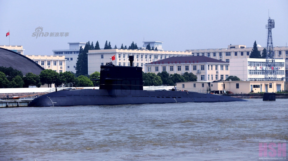 Đây là loại tàu ngầm sử dụng động cơ diesel AIP. Tàu chỉ có duy nhất một trục dẫn động và được cho là có khả năng di chuyển với tốc độ khoảng 20 hải lý trên giờ tương đương với 37 km/h. Nguồn ảnh: HSH.