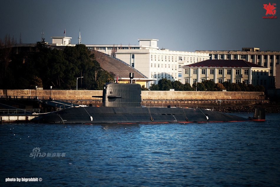 Theo nhiều nguồn tin của quốc tế, tàu ngầm Type 039 có biên chế thuỷ thủ đoàn và sĩ quan chỉ huy vào khoảng 38 người. Tuy nhiên nhiều nguồn của Trung Quốc lại khẳng định tàu Type 039 có số lượng thuỷ thủ và sĩ quan chỉ huy tối đa lên tới 60 người. Nguồn ảnh: Sina.