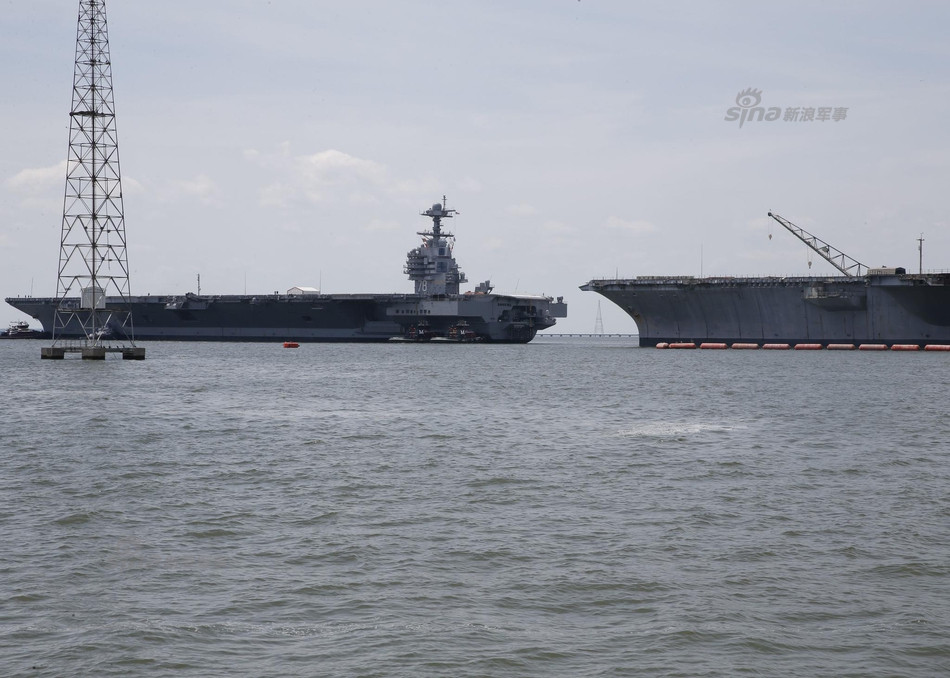 Dù được thiết kế trong những năm 50 của thế kỷ trước, tàu sân bay USS Enterprise cũng được trang bị động cơ điện hạt nhân với 8 lõi phản ứng hạt nhân A2W. Trong khi đó, tàu sân bay lớp Ford chỉ có trang bị 2 lõi phản ứng hạt nhân loại A1B. Nguồn ảnh: Sina.