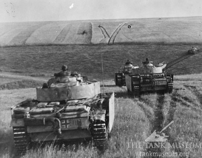 Để đạt được mục đích đó, Đức đã ném vào chiến trường gần như toàn bộ lực lượng chủ lực ở Mặt trận phía Đông, bao gồm 50 sư đoàn tương đương 900.000 quân và 3000 xe tăng, pháo tự hành các loại kèm theo đó là 10.000 khẩu pháo kéo, pháo cối và 2000 máy bay các loại. Nguồn ảnh: Tankmeseum.