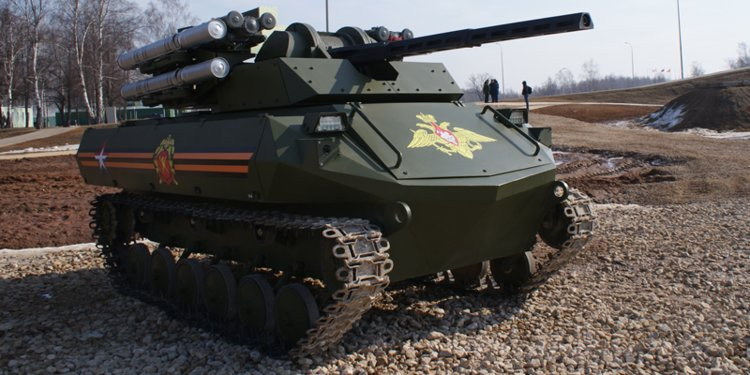 Cũng theo ghi nhận của Nga, hệ thống pháo 30mm này thường xuyên... xịt khi tham chiến ở Syria. Có nghĩa là xạ thủ đã ra lệnh bắn nhưng tổ hợp tự hành Uran-9 nhất quyết không chịu nhả đạn. Rõ ràng, tổ hợp trông có vẻ hiện đại này của Nga vẫn còn rất nhiều vấn đề cần được giải đáp. Nguồn ảnh: BI.