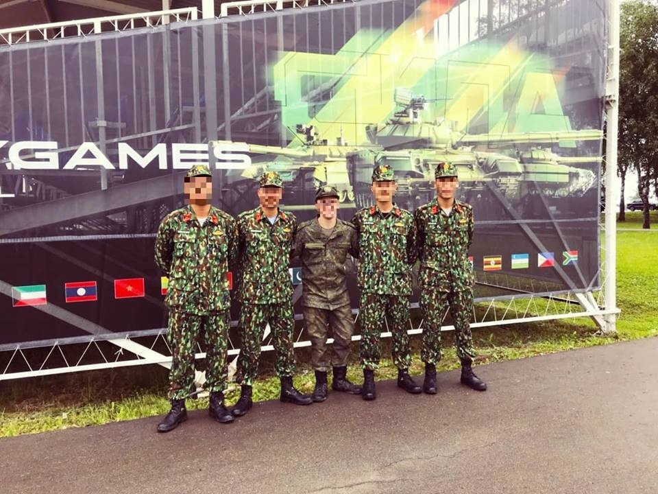 Thời gian làm quen với hệ thống vũ khí, tập bắn với xe tăng T-72B3 của đội tuyển Việt Nam chỉ kéo dài vỏn vẹn 6 tiếng đồng hồ sẽ là một thách thức cực kỳ lớn cho các kíp lái của Việt Nam. Hình ảnh các thành viên đội tuyển Việt Nam tại Tank Biathlon 2018.