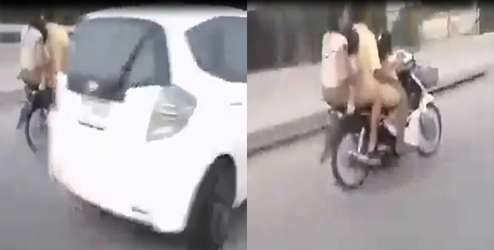 Dù trên đường có nhiều phương tiện qua lại, ba mẹ vẫn tự tin để con gái nhỏ lái xe. Ảnh cắt từ clip