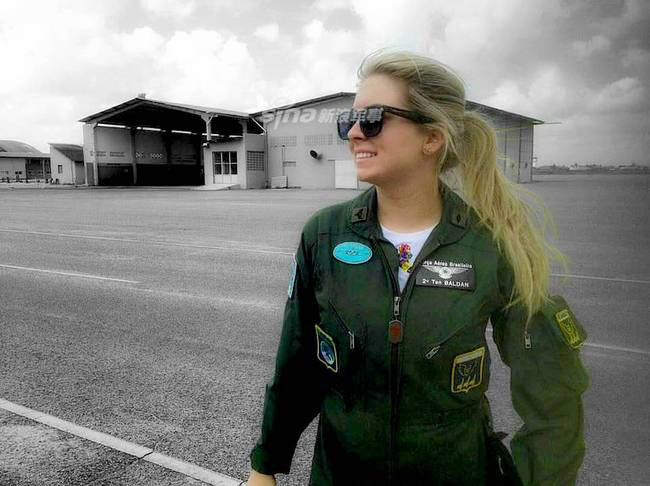 Mặc dù vậy, từ đầu năm 2017, nữ quân nhân trong Không quân Brazil đã được tham gia hạn chế các khoá huấn luyện bay chiến đấu. Nguồn ảnh: Sina.