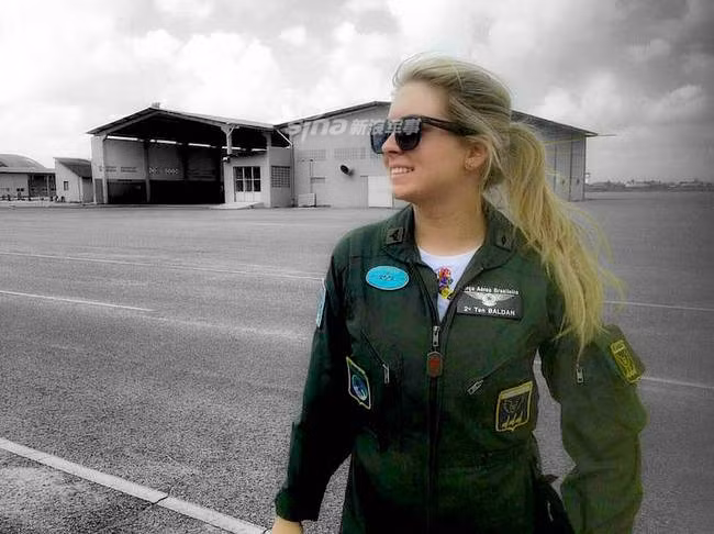 Mặc dù vậy, từ đầu năm 2017, nữ quân nhân trong Không quân Brazil đã được tham gia hạn chế các khoá huấn luyện bay chiến đấu. Nguồn ảnh: Sina.