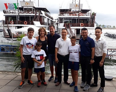 Gia đình ông Enrique Manuel. Ảnh: VOV