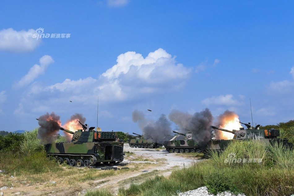 Sử dụng một động cơ BF8M1015CP chạy dầu diesel có công suất lên tới 590 mã lực. Cơ cấu chuyển động bánh xích chỉ cho phép PLZ-02 chỉ có thể di chuyển được với tốc độ tối đa khoảng 65 km/h. Tầm hoạt động tối đa của phương tiện này có thể lên tới 500 km. Nguồn ảnh: Sina.