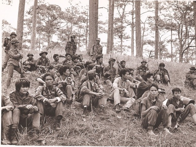 Sau khóa huấn luyện kéo dài nhiều tháng thậm chí là hàng năm trời của tình báo Mỹ, những biệt kích này sẽ được tung ra miền Bắc Việt Nam theo hai kiểu với hai nhiệm vụ khác biệt nhau hoàn toàn. Kiểu thứ nhất là hoạt động theo nhóm, có nhiệm vụ thu thập tin tình báo ở mức chiến thuật, kèm theo đó là phá hoại các hệ thống giao thông, công trình chiến lược của miền Bắc. Nguồn ảnh: Dissc.