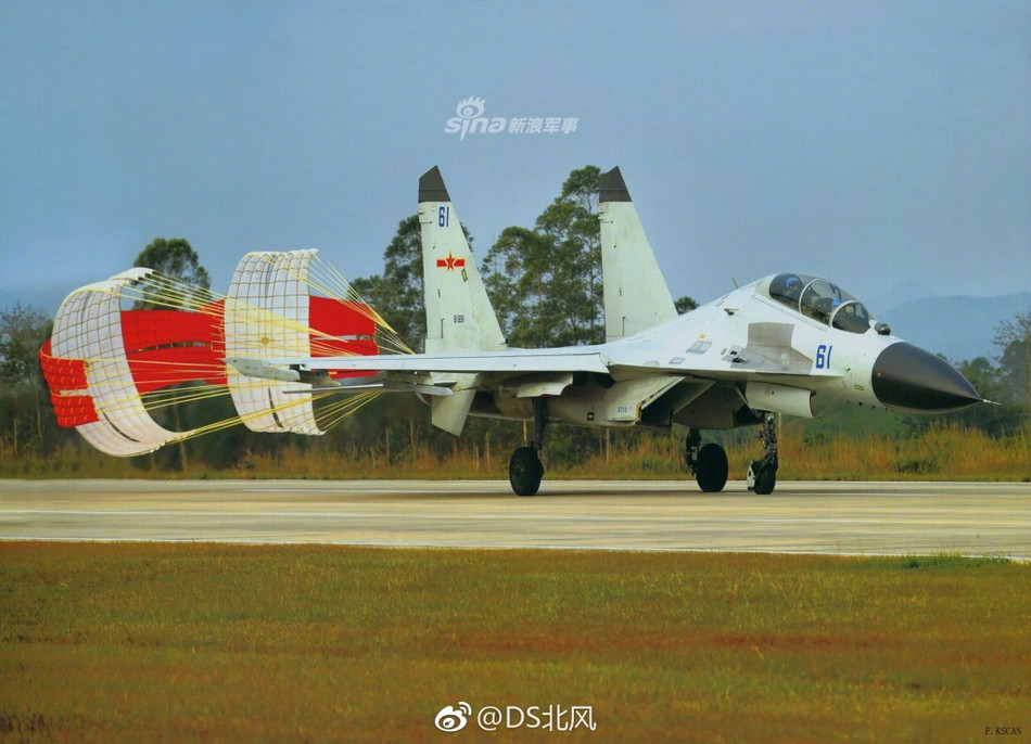 Các phiên bản chiến đấu cơ được Không quân Trung Quốc phát triển từ J-11 bao gồm J-11A, J-11B, J-11BS, J-11BH, J-11BSH, J-15, J-16 và J-11D đều sử dụng hai dù hãm. Nguồn ảnh: Sina.