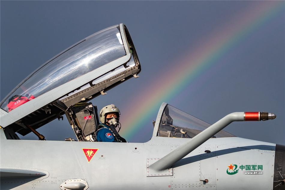 Được biết, phi đội máy bay trên của Trung Quốc đã thực hiện hành trình bay trực tiếp từ Trung Quốc sang Nga, trong đó chỉ có mình máy bay ném bom H-6K thực hiện hành trình bay thẳng dài 5.000km. Đây cũng là lần đầu tiên máy bay ném bom chiến lược tầm xa của Trung Quốc tới một quốc gia khác. Nguồn ảnh: 81cn.