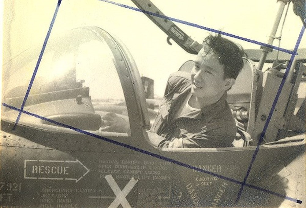 Chỉ tốn hai ngày học chuyển loại cấp tốc, Phi đội Quyết Thắng của Không quân Việt Nam đã được thành lập bao gồm biên chế 5 chiếc A-37 trong đó có chiếc số hiệu 68-7921 của phi công Nguyễn Thành Trung - lúc này đã về với phía Quân giải phóng tham gia thực hiện nhiệm vụ. Nguồn ảnh: QDND.