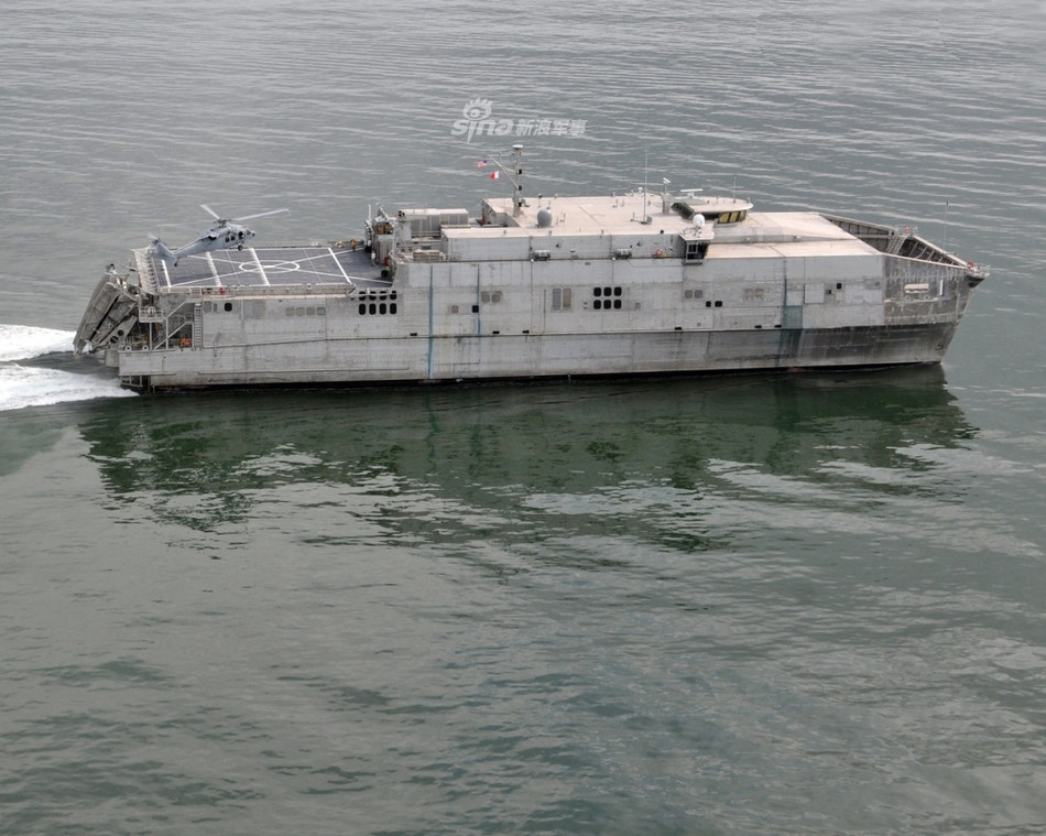 Tốc độ 80 km/h của tàu vận tải viễn chinh EPF thực sự là một tốc độ kinh hoàng so với các loại tàu vận tải ngày nay. Với tốc độ này, cứ mỗi 24 giờ tàu EPF sẽ di chuyển được một khoảng cách tương đương với gần 2000 km. Đây sẽ là lợi thế cực kỳ lớn cho các lực lượng viễn chinh của Mỹ khi mà tàu vận tải hậu cần của họ có khả năng tiếp tế cực nhanh. Nguồn ảnh: Sina.