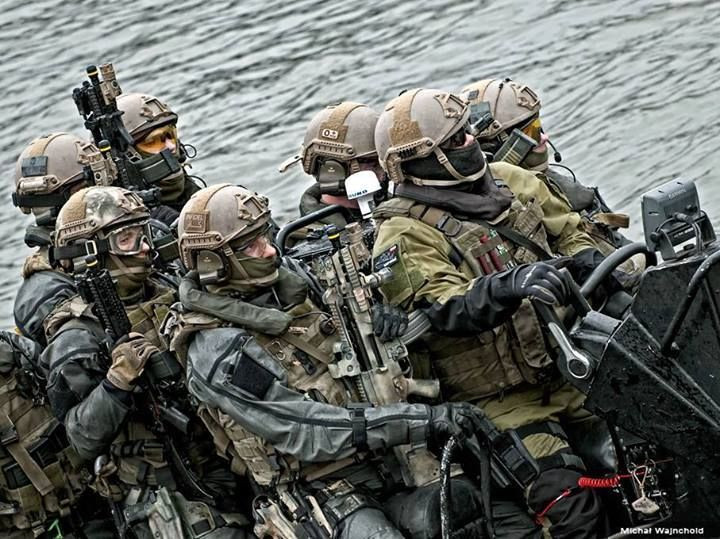 "Sấm Sét" Ba Lan hay GROM sau này là một trong những lực lượng nguy hiểm nhất tại Đông Âu. Sau khi chiến tranh Lạnh kết thúc GROM được tái tổ chức lại và liên tục có mặt trong các nhiệm vụ của Liên hiệp quốc ở Haiti. Nguồn ảnh: Wearethemighty.