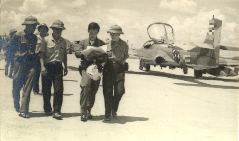 Đến ngày 4/5/1975, phi đội A-37 này lại tiếp tục thực hiện chuyến bay tuần tiễu trên bầu trời Côn Đảo. Số phận của chiếc A-37B 68-7921 tiếp tục được viết tiếp khi nó phục vụ trong Không quân Việt Nam tới năm 1982 mới bị loại biên. Nguồn ảnh: QDND.