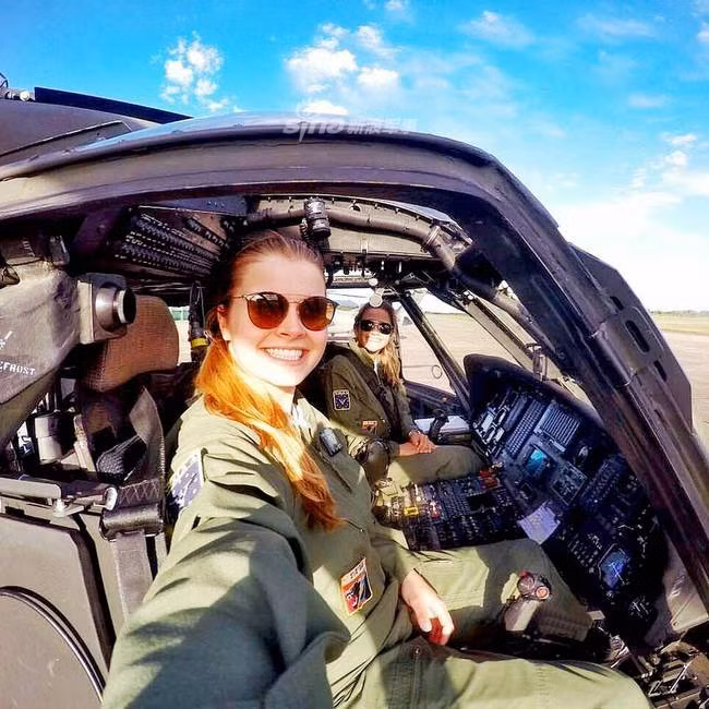 Khác với quân đội nhiều nước khác, Quân đội Brazil mở cửa đón nhận bất cứ nữ giới nào có ý muốn phục vụ trong quân đội nếu đủ sức khoẻ, và họ có thể phục vụ trong bất cứ lực lượng nào. Nguồn ảnh: Sina.