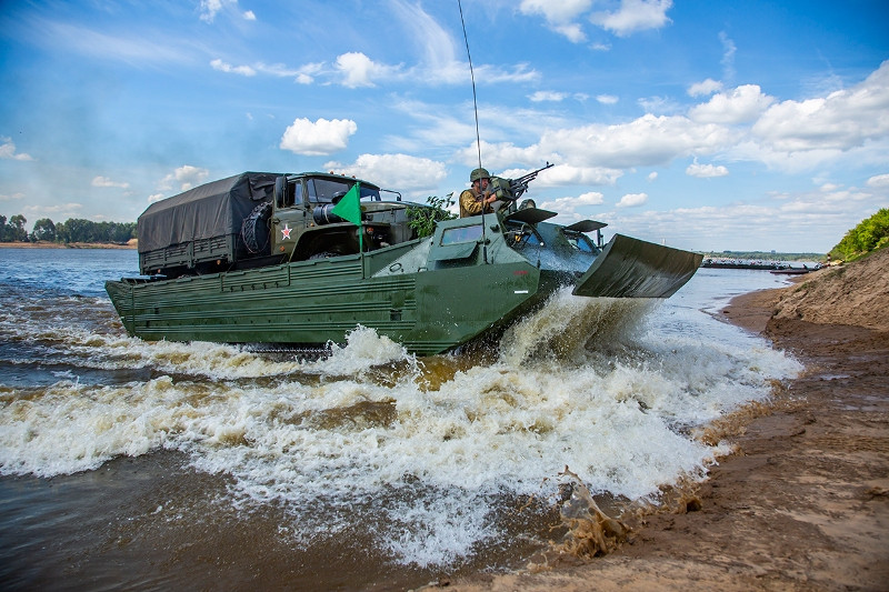 Trước hội thao quân sự quốc tế Army Game 2018 sẽ diễn ra trong vài tuần tới, lực lượng Công binh Nga đang tích cực tập luyện để tham gia hội thao quân sự lớn nhất thế giới. Nguồn ảnh: Fotorepor.
