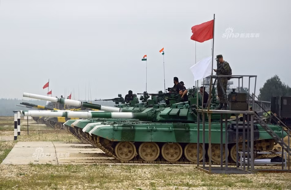 Hy vọng rằng, đội tuyển Việt Nam sẽ vượt qua những khó khăn khách quan nêu trên để có thể tự tin và dành được thành tích thi đấu tốt nhất. Báo điện tử Kiến Thức sẽ cập nhật những thông tin mới nhất cho độc giả tiện theo dõi. Nguồn ảnh: Sina.