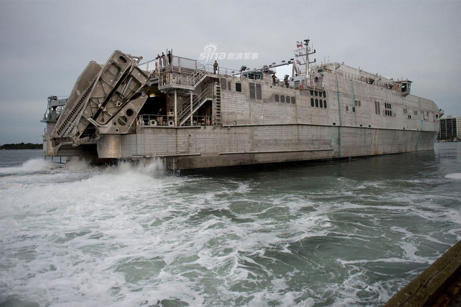 Tính tới thời điểm hiện tại, Thuỷ quân Lục chiến và Lục quân Mỹ đang có tổng cộng 9 tàu vận tải viễn chinh tốc độ cao EPF trong biên chế chính thức của mình. Quân đội Mỹ cũng dự kiến sẽ đóng tổng cộng 12 chiếc loại này và ba chiếc cuối cùng đang trong giai đoạn hoàn thành. Nguồn ảnh: Sina.