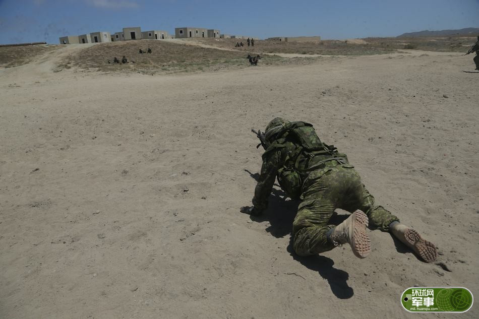 Binh lính Canada trong màn tập luyện đổ bộ đường biển của mình. Nguồn ảnh: Junshi.