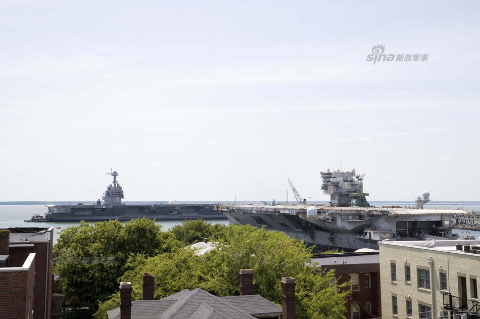 Trong khi tàu sân bay lớp Ford của Mỹ có độ giãn nước 100.000 tấn thì lớp Enterprise cũng không hề kém cạnh với độ giãn nước lên tới 93.284 tấn. Tàu USS Gerald R. Ford có chiều dài 337 mét, rộng 78 mét và mớm nước 76 mét. Trong khi đó tàu sân bay lớp Enterprise có các thông số lần lượt là 342 mét, 78,4 mét và 12 mét. Nguồn ảnh: Sina.