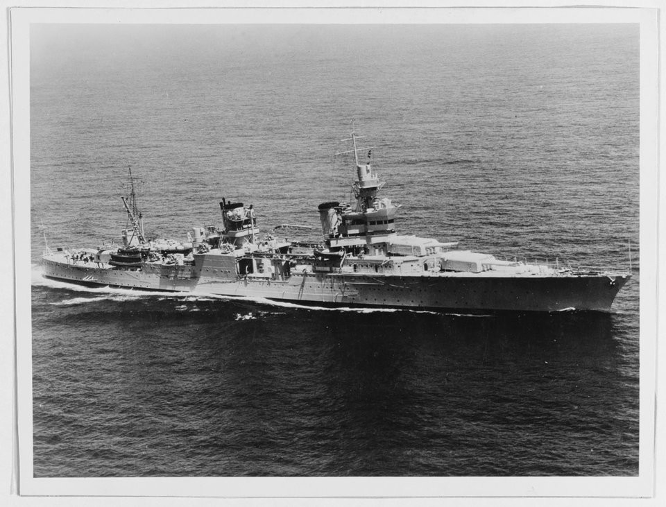 Tổng cộng có khoảng 300 thuỷ thủ đã thiệt mạng ngay lập tức cùng con tàu này. Số còn lại, khoảng 900 thuỷ thủ trôi dạt trên biển Thái Bình Dương và trở thành mồi cho cá mập. Nguồn ảnh: BI.