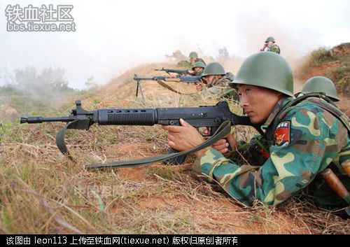 Nói một cách khái quát, cỡ đạn này của Trung Quốc là loại đạn lai, nó không có khả năng công phá mạnh như cỡ 7,62mm của Liên Xô và cũng không chính xác được như cỡ 5,56mm của NATO. Tuy nhiên mọi nhược điểm và ưu điểm của các loại đạn Liên Xô cũng như NATO, cỡ đạn 5,8mm của Trung Quốc đều có, mỗi thứ một ít không thiếu gì. Nguồn ảnh: BBS.